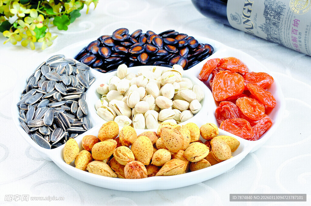 多样美味坚果干果拼盘
