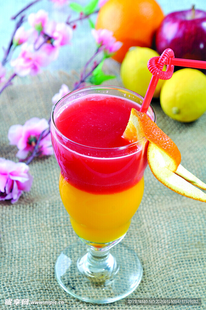 分层三色果汁饮品