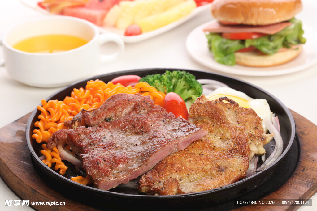 美味牛排套餐诱人呈现