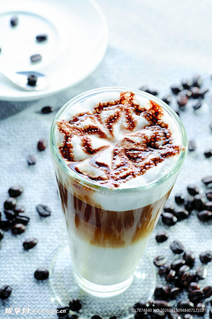 美味分层巧克力咖啡饮品