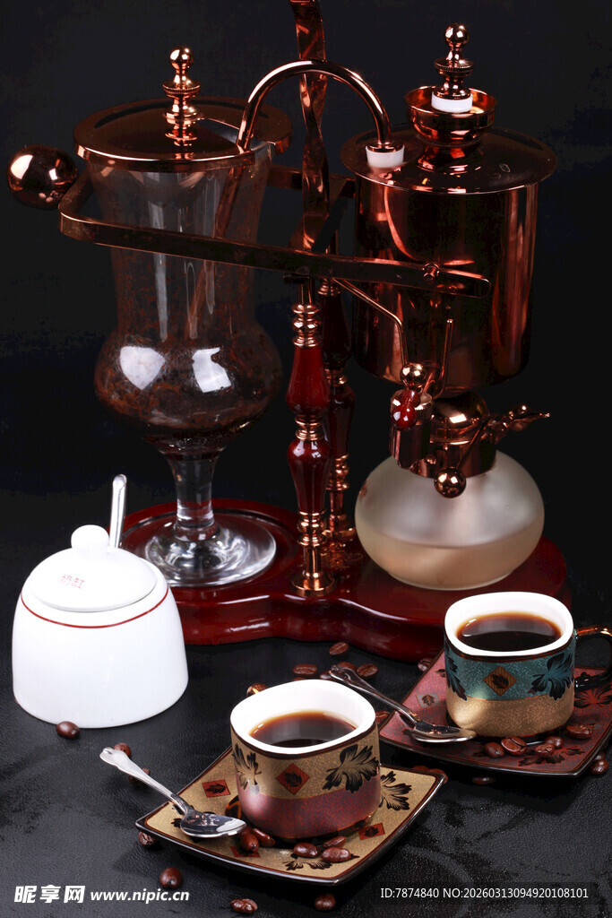 复古咖啡器具与醇香咖啡