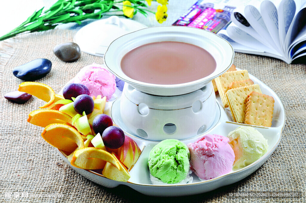 巧克力火锅配多彩水果拼盘