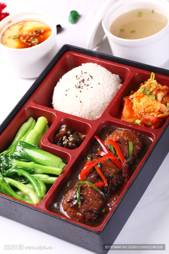 美味多样的日式便当套餐