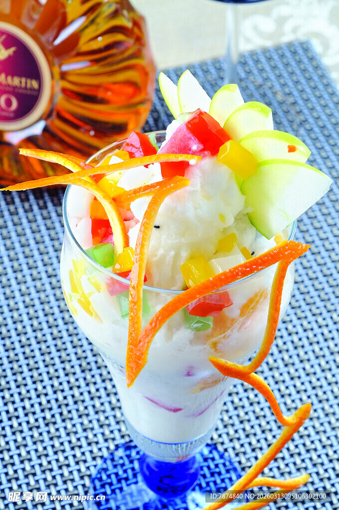 缤纷水果酸奶杯