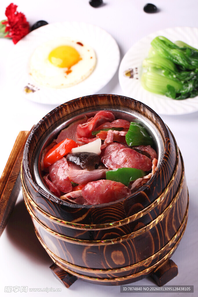 美味瓦罐汤 食材丰富诱人