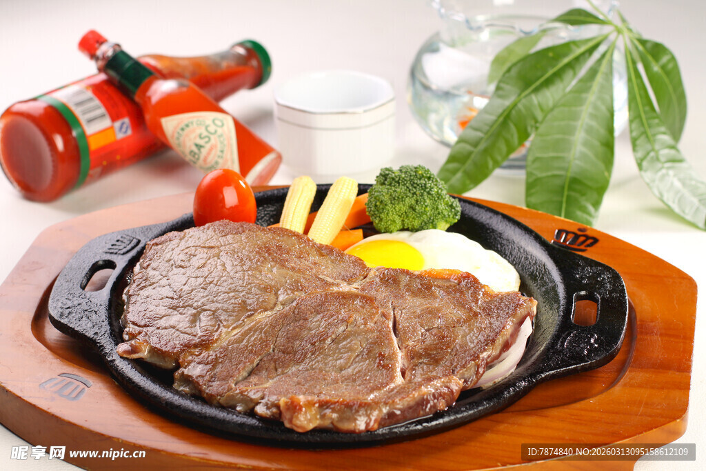 铁板牛排搭配多样美食