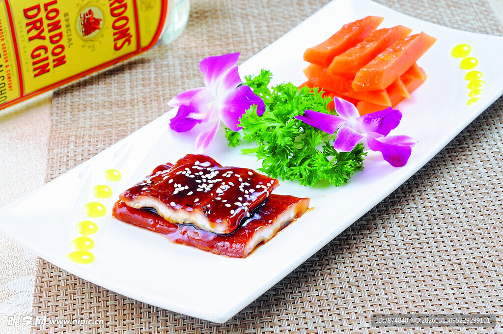 精致摆盘的美味中式菜肴