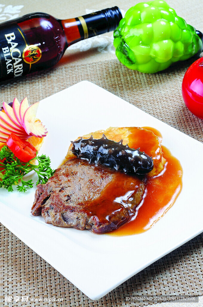 美味酱汁牛排摆盘精致
