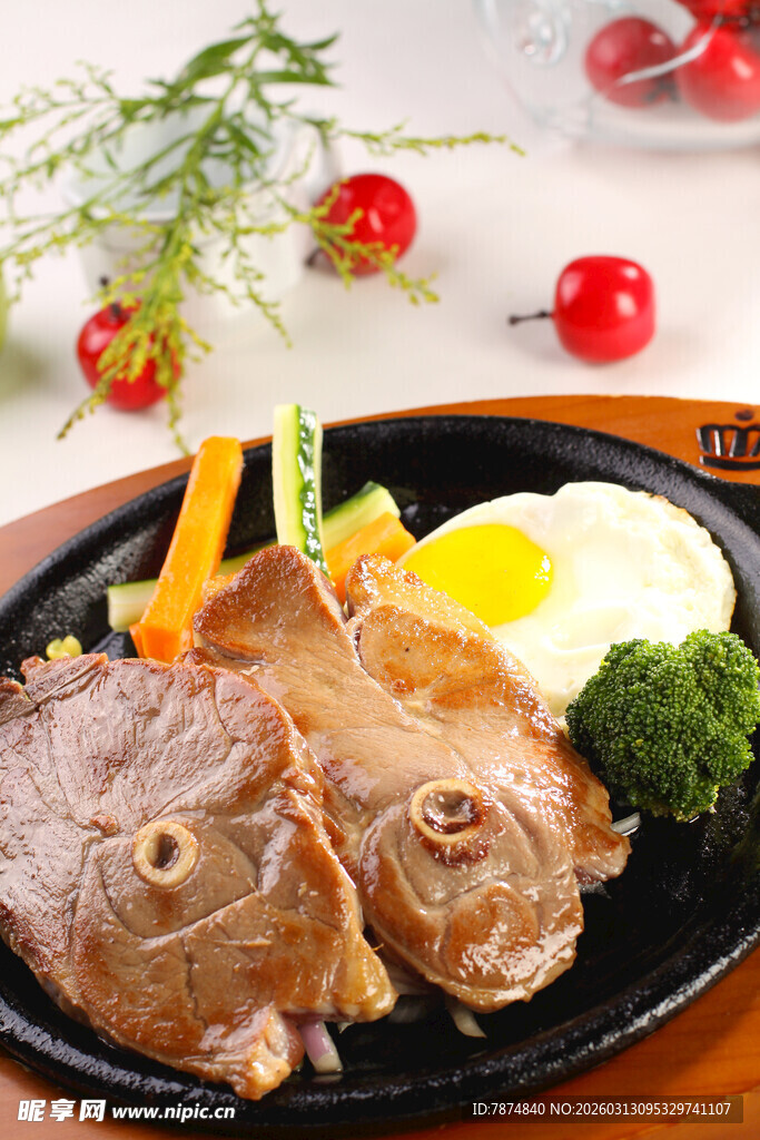 香煎鲷鱼头配时蔬