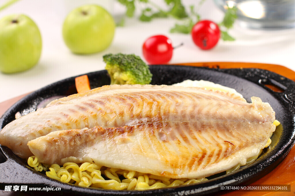 香煎龙利鱼配蔬菜