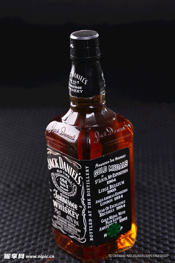 杰克丹尼威士忌酒瓶特写