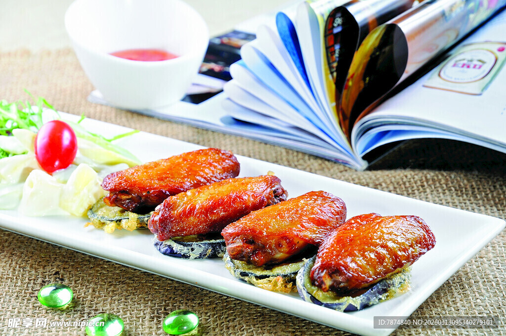 美味烤鸡翅与精致摆盘