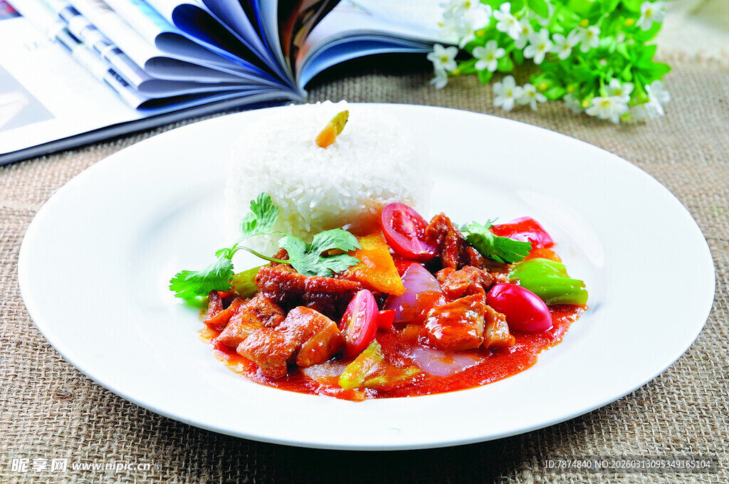 美味彩椒炒肉摆盘精致