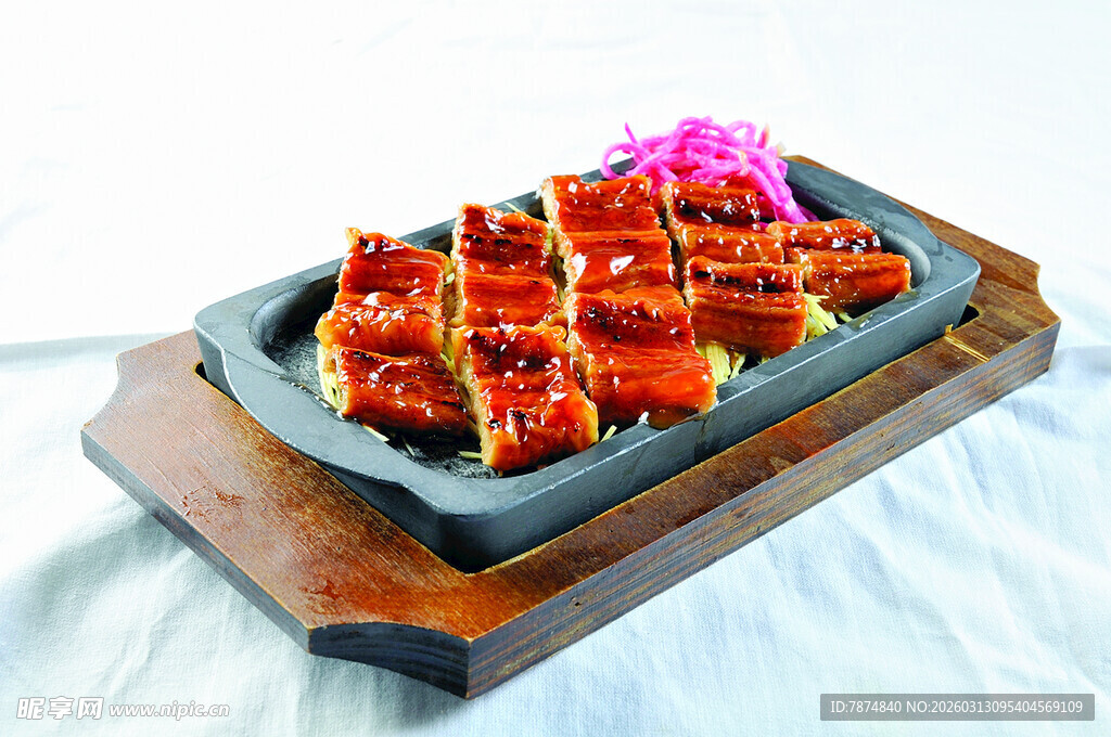 美味串烧烤肉 色泽诱人