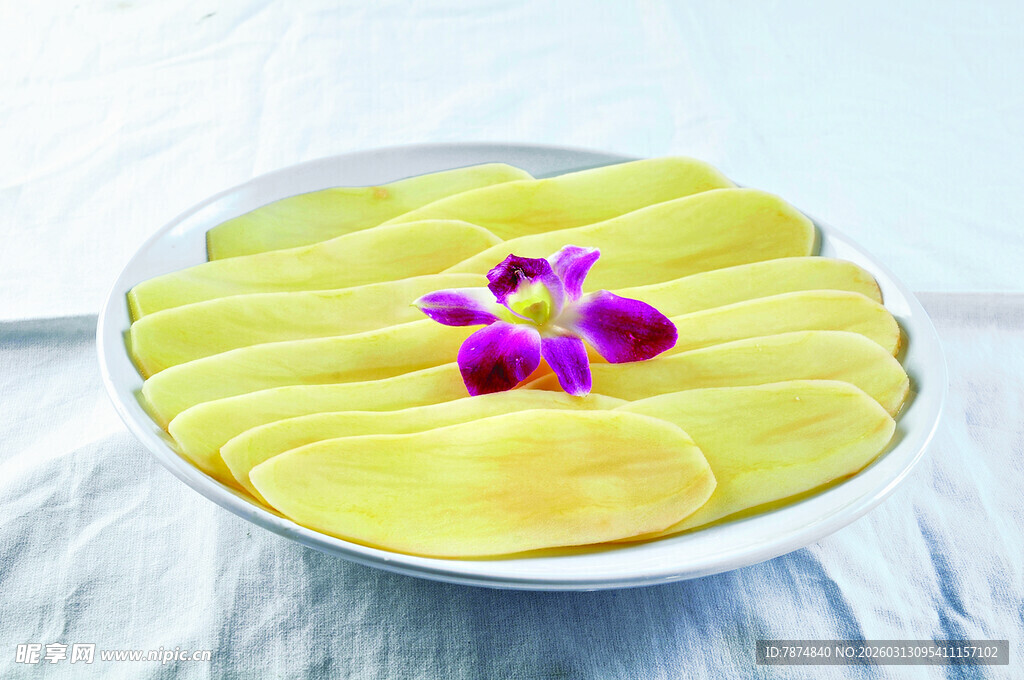 黄心芒果切片摆盘饰花