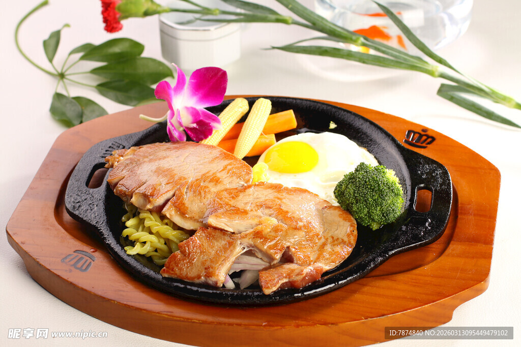 日式海鲜盖饭摆盘精致