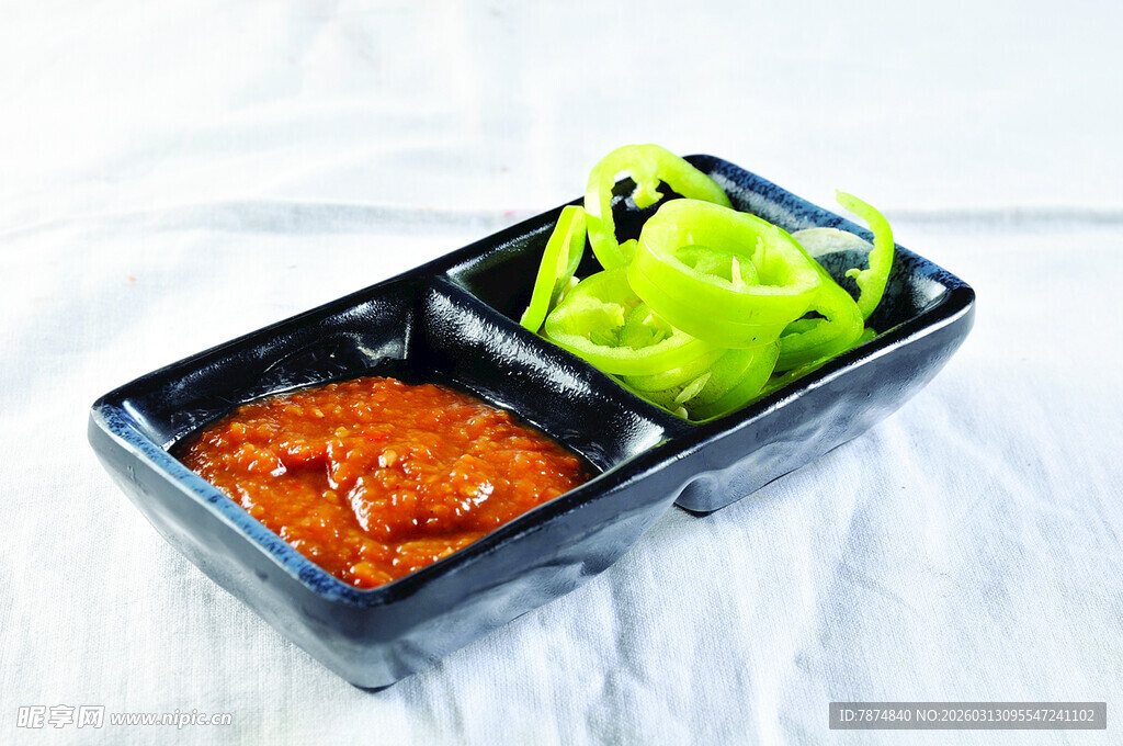 双格碟装辣椒与酱料