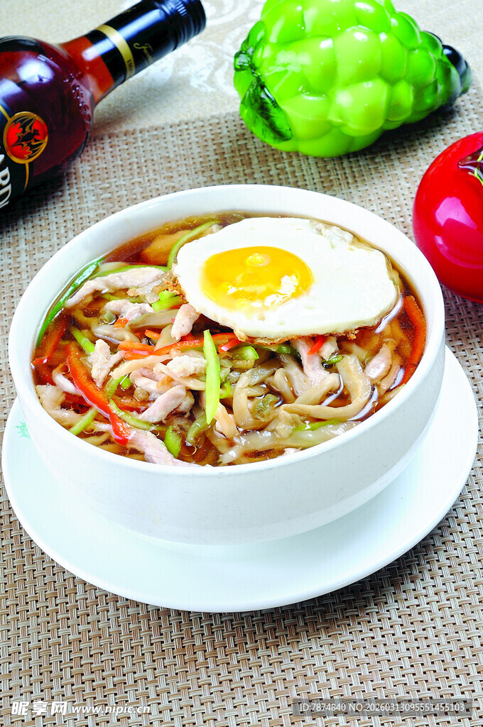 美味蔬菜鸡蛋拉面