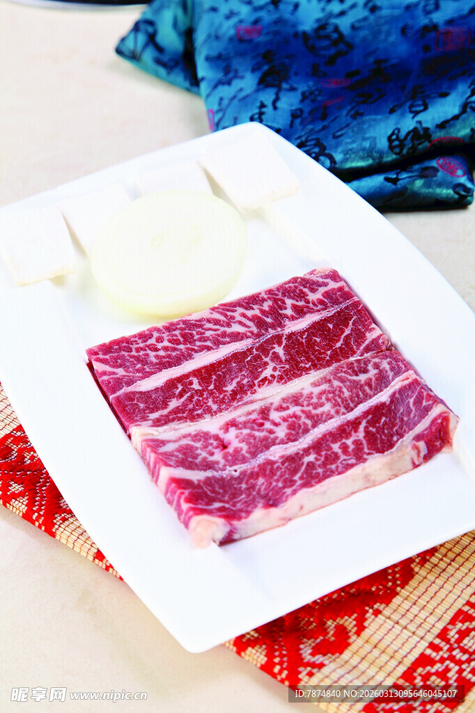 新鲜雪花牛肉摆盘展示