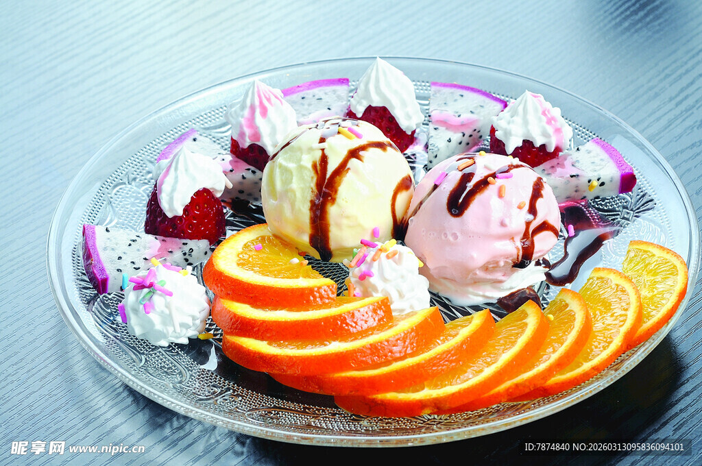 多彩水果搭配美味冰淇淋