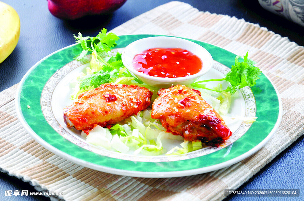 香酥炸物配蘸酱 美味诱人