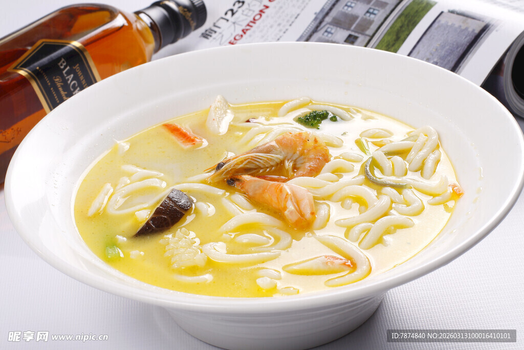 鲜虾菌菇汤面