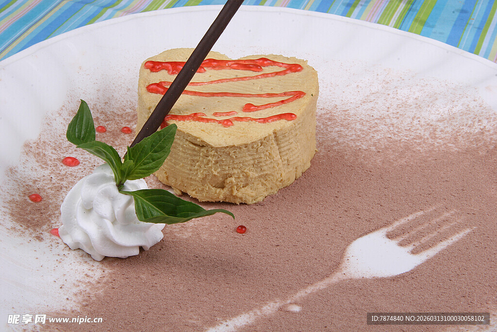 精致巧克力慕斯甜点