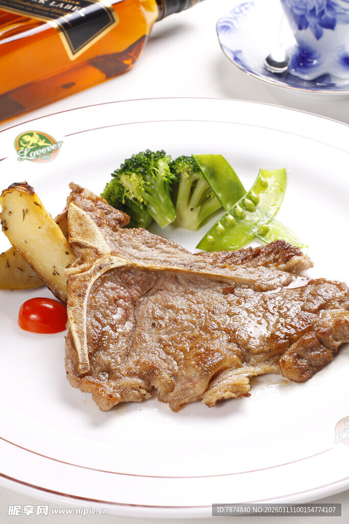 美味牛排配蔬菜