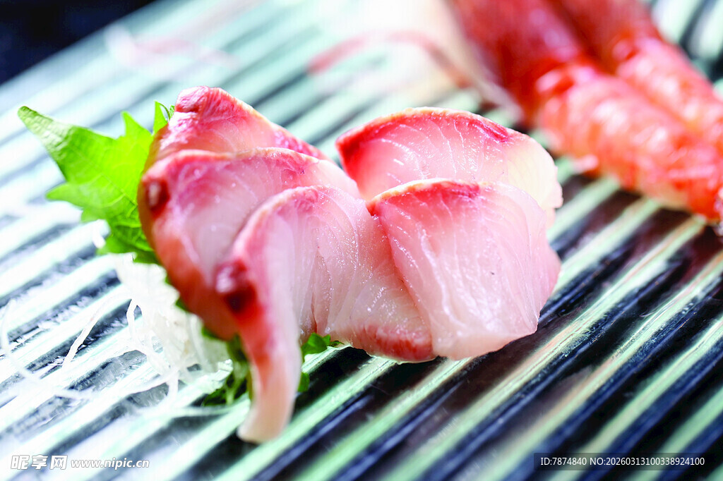 新鲜美味的生鱼片寿司