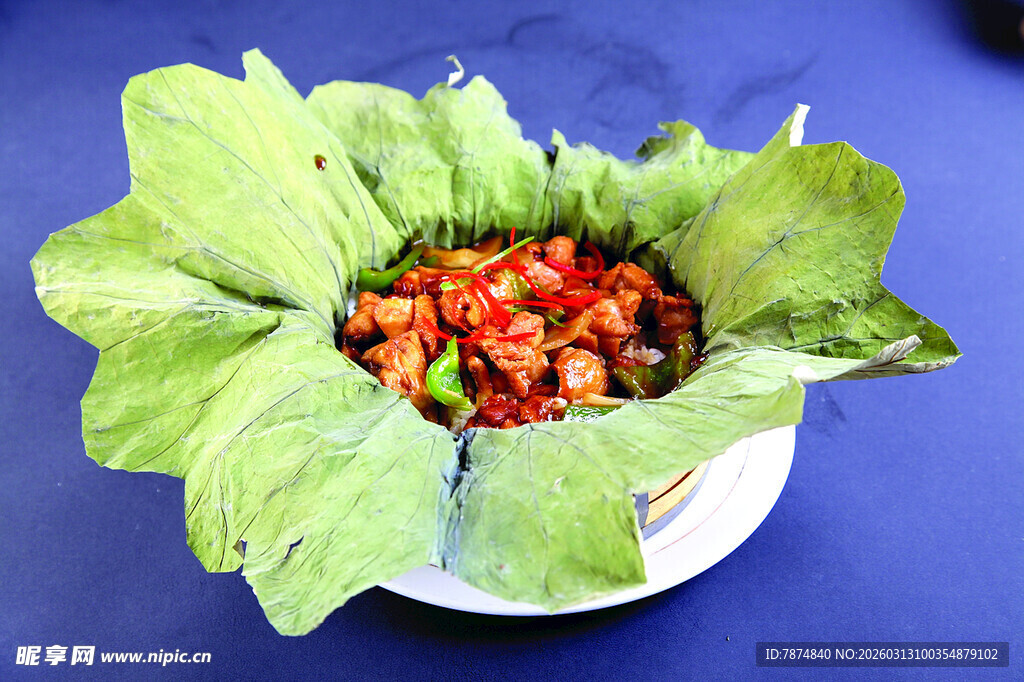 生菜包裹的多彩蔬菜沙拉