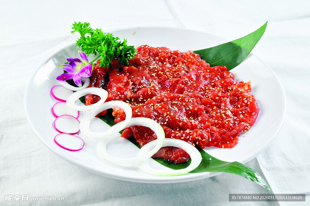 美味生牛肉刺身摆盘