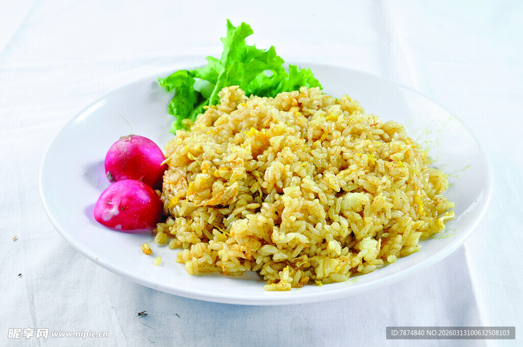 美味蛋炒饭 点缀清新蔬菜