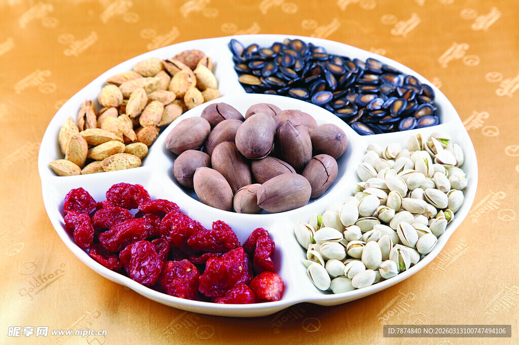 多彩混合坚果与果干拼盘