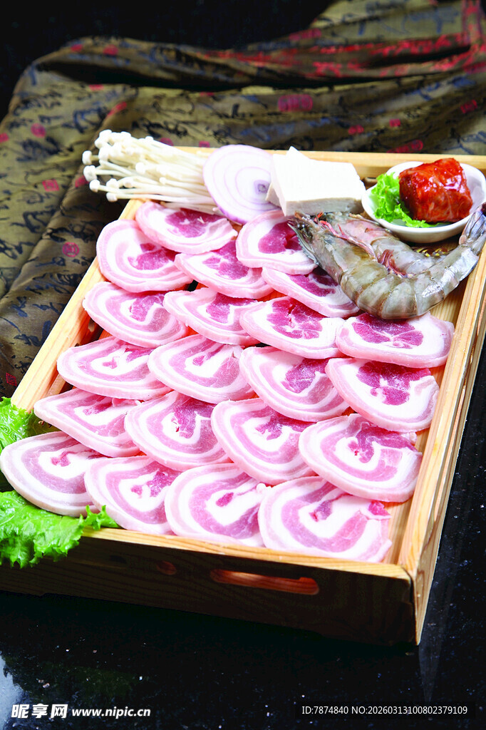 新鲜刺身拼盘 色泽诱人