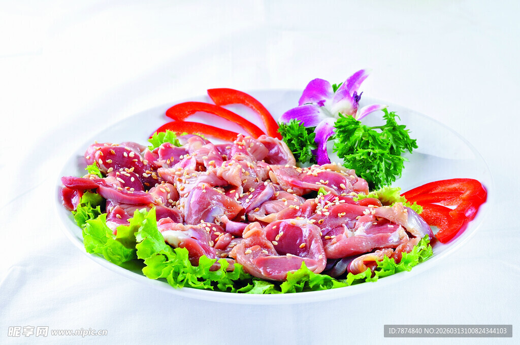 新鲜生肉摆盘 色彩诱人