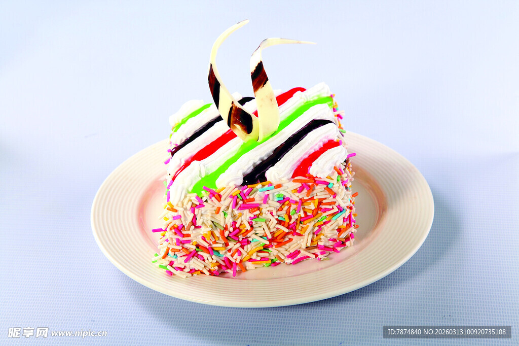 多彩装饰生日小蛋糕