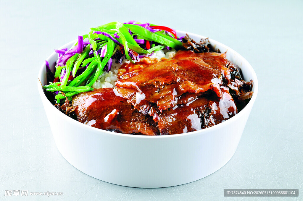 美味卤肉饭 色泽诱人