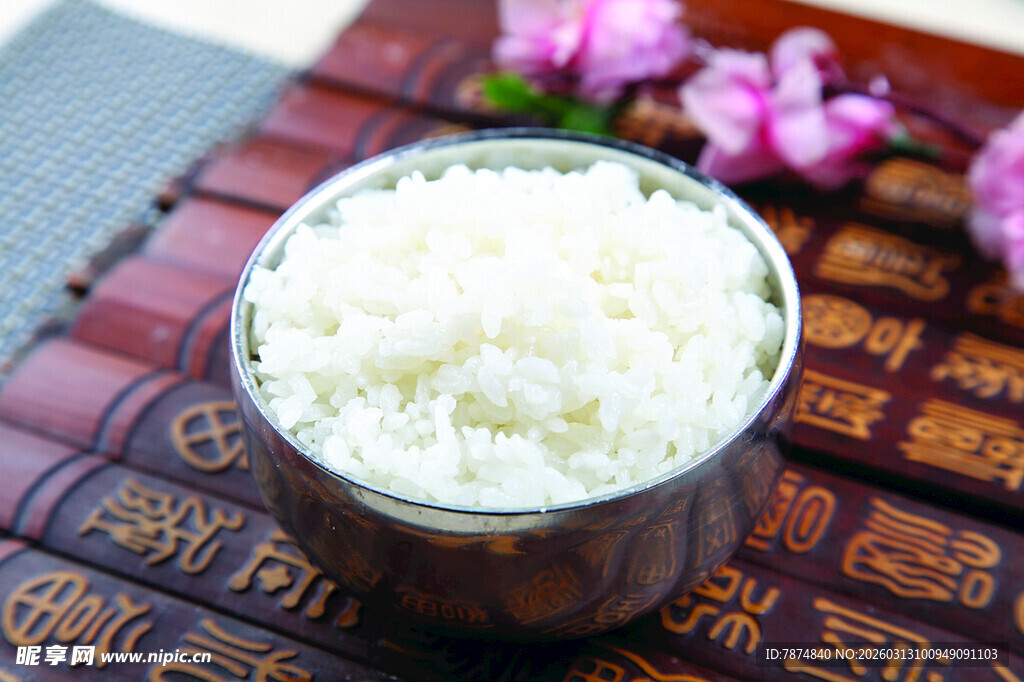 一碗香软白米饭