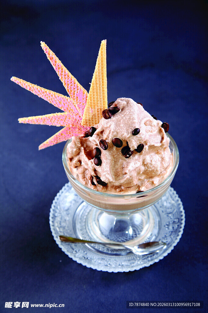 美味巧克力冰淇淋甜品