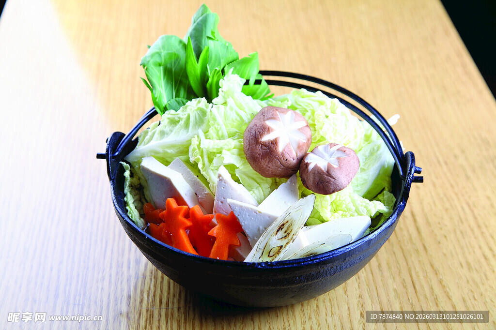 日式碗装多彩蔬菜丸子饭