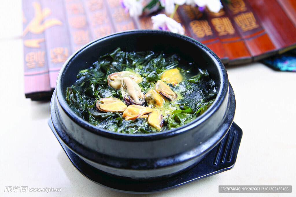 韩式美味蔬菜石锅拌饭