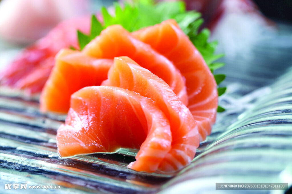 新鲜三文鱼刺身