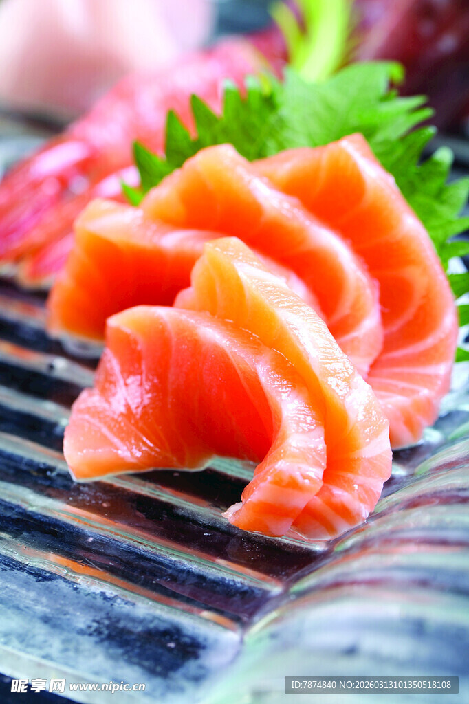 新鲜三文鱼刺身