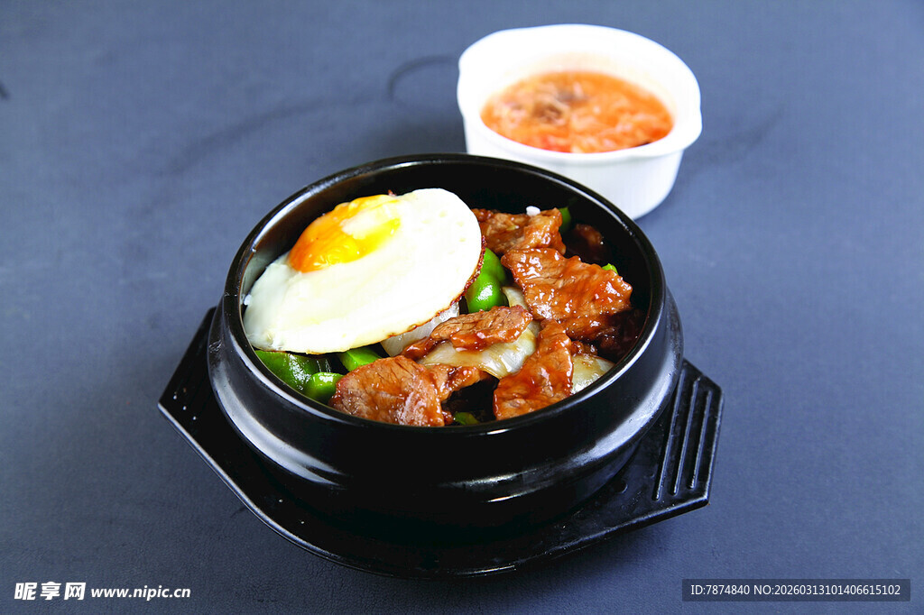 韩式石锅拌饭 美味诱人