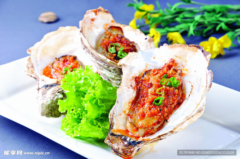 美味蒜蓉生蚝摆盘精致