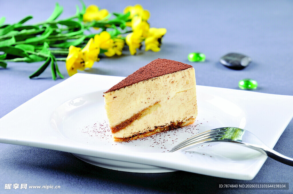 美味芝士蛋糕配清新小花