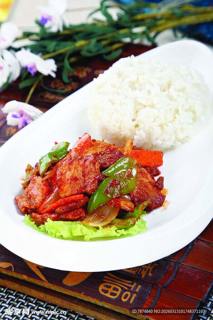 番茄炒肉配米饭