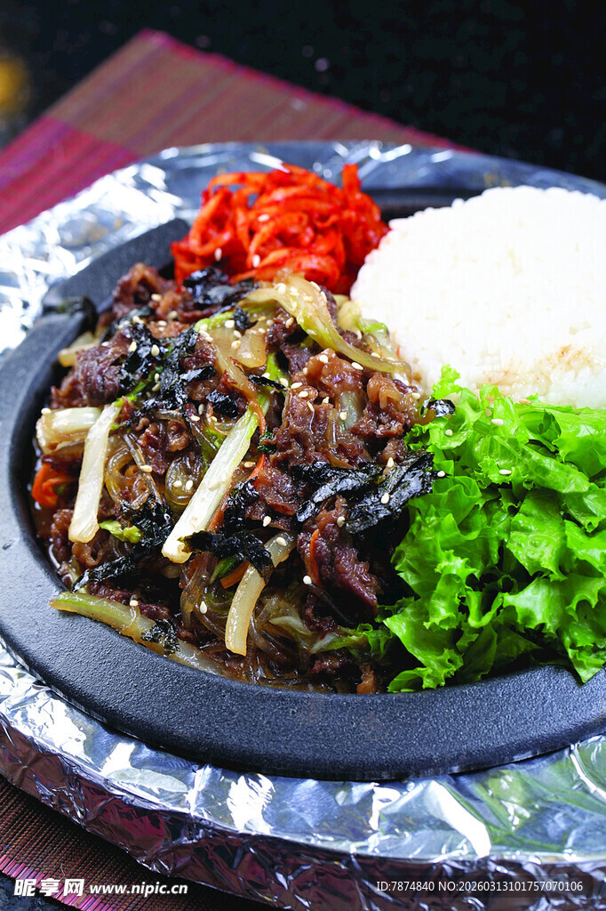 铁板美味杂蔬拌饭