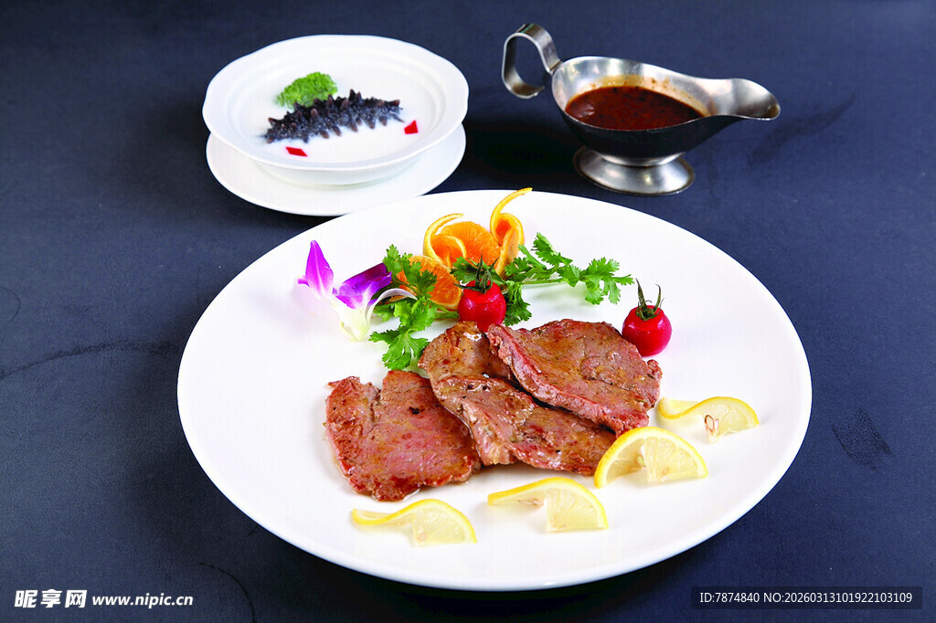 美味牛排摆盘精致