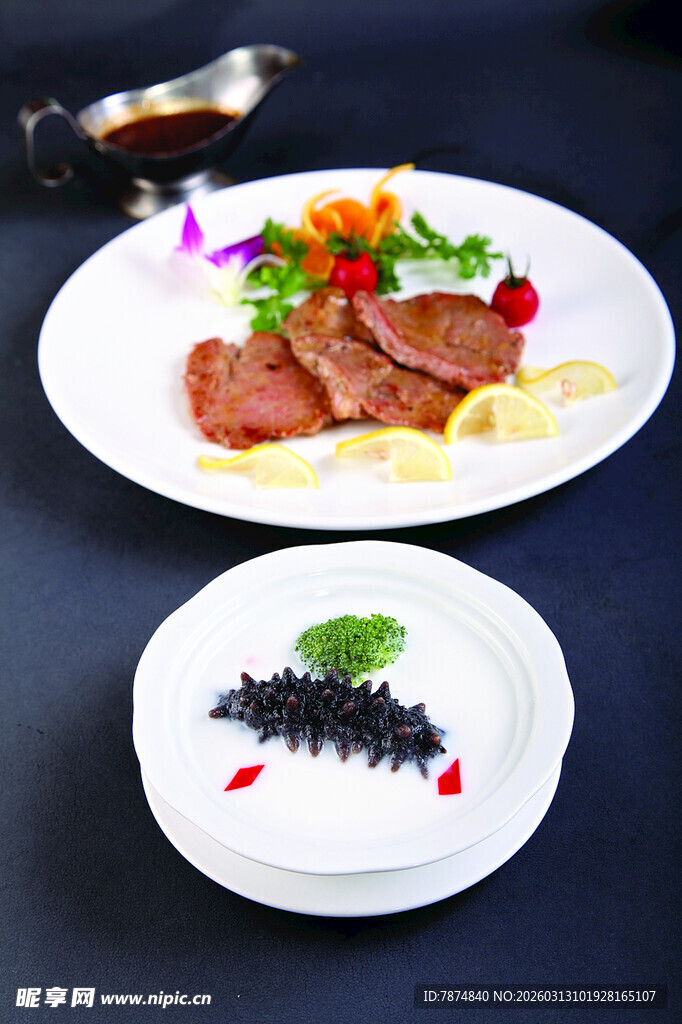 精致西餐摆盘美食展示